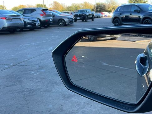 Used 2025 Hyundai Elantra SEL image 20