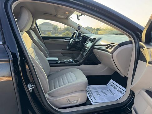 Used 2018 Ford Fusion SE w/ Fusion SE Technology Package FWD image 33