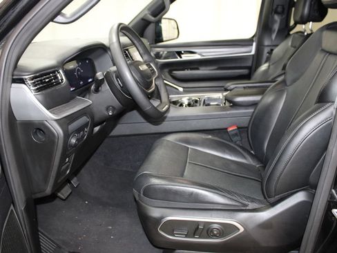 Used 2024 Jeep Wagoneer Series III AWD/4WD image 36