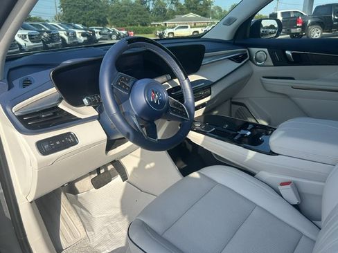 Used 2025 Buick Enclave Avenir w/ Super Cruise Package FWD image 17