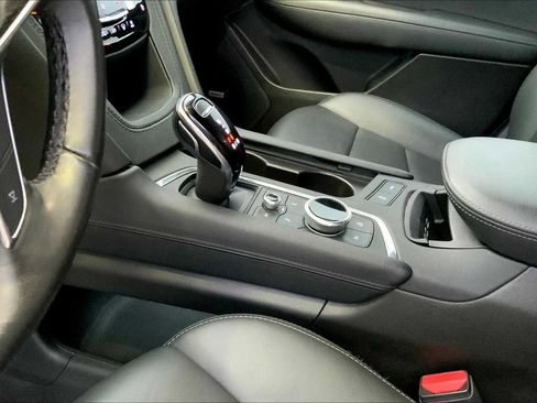 Used 2022 Cadillac XT5 Premium Luxury w/ Technology Package image 32