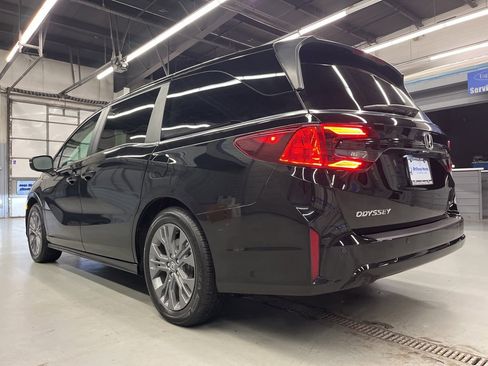 Used 2025 Honda Odyssey Touring image 5