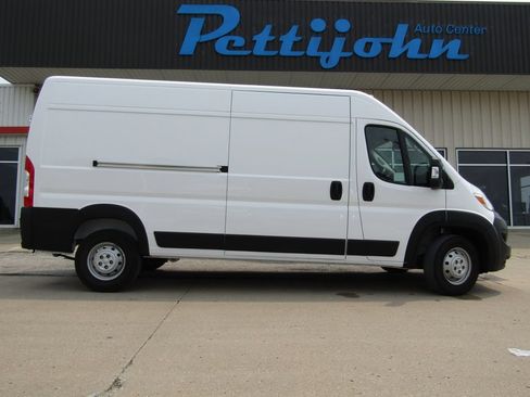 Used 2023 RAM ProMaster 2500 FWD image 2