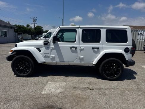 Used 2024 Jeep Wrangler Unlimited Sahara AWD/4WD image 8