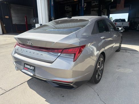 Used 2021 Hyundai Elantra SEL w/ Convenience + Premium Package FWD image 9
