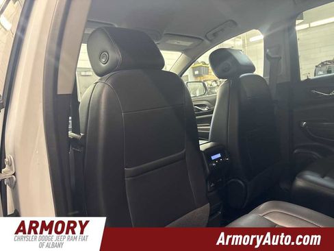 Used 2023 GMC Acadia SLT image 25