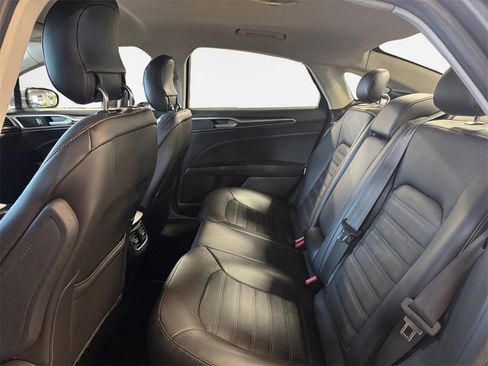 Used 2014 Ford Fusion SE w/ Equipment Group 202A image 24