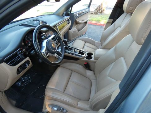 Used 2019 Porsche Macan image 48