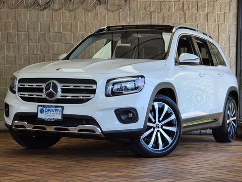 Used 2020 Mercedes-Benz GLB 250 4MATIC w/ Premium Package image 2