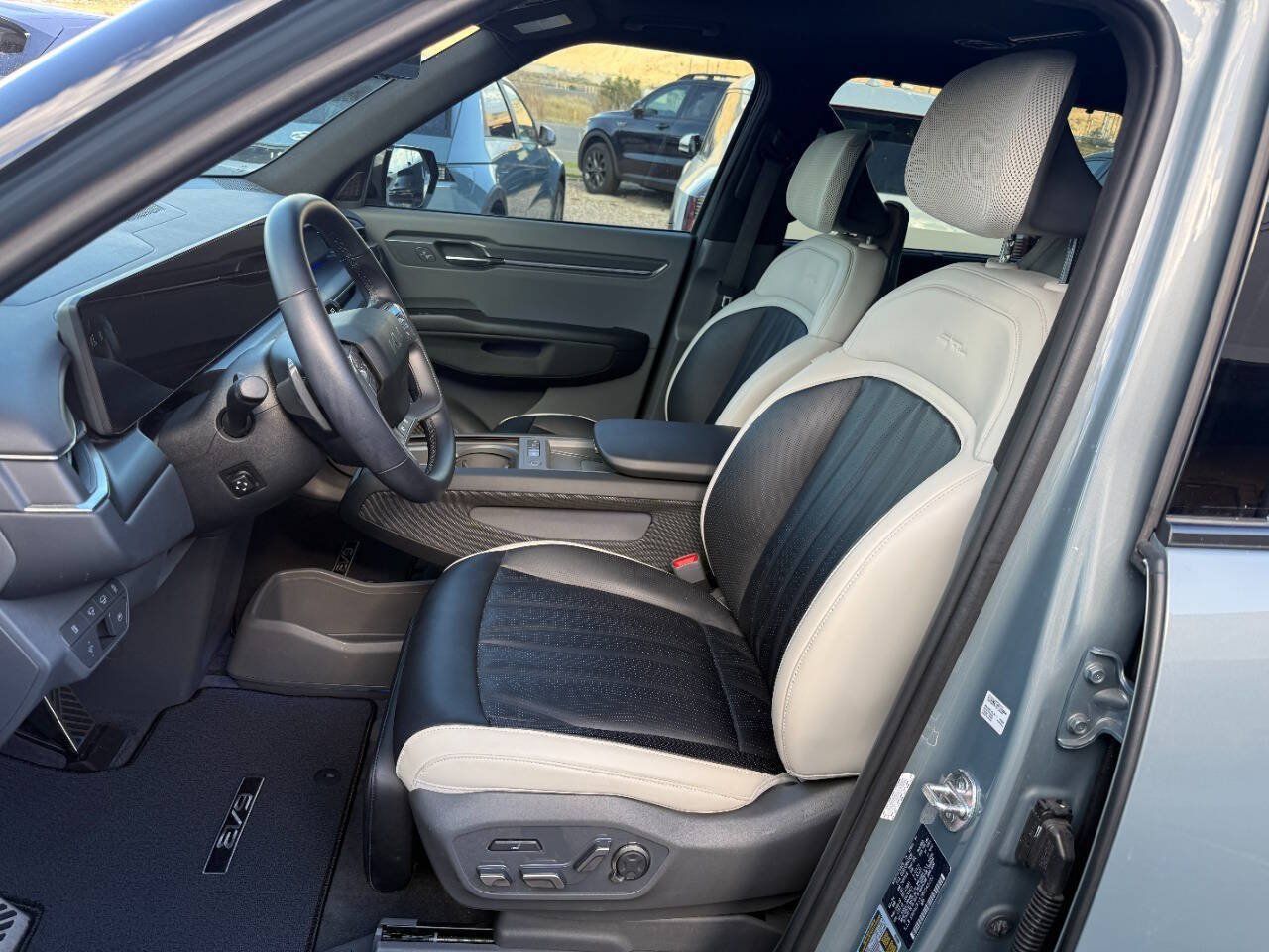 Used 2024 Kia EV9 GT-Line AWD/4WD image 3