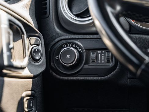 Used 2021 Jeep Wrangler Unlimited Sahara AWD/4WD image 29