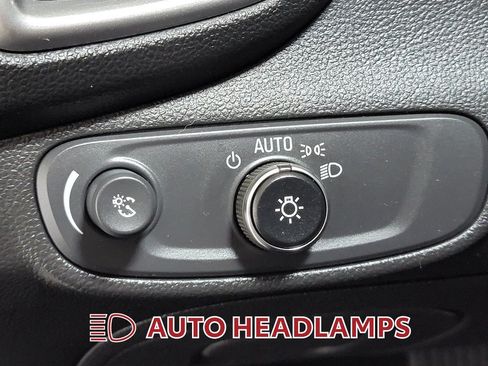 Used 2020 Chevrolet Trax LT w/ LT Convenience Package FWD image 20