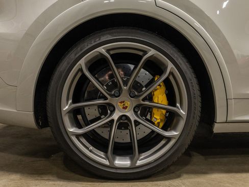 Used 2021 Porsche Cayenne Turbo S image 36
