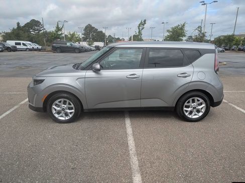 Used 2025 Kia Soul LX w/ LX Technology Package FWD image 9