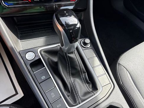 Used 2025 Volkswagen Jetta SE image 17