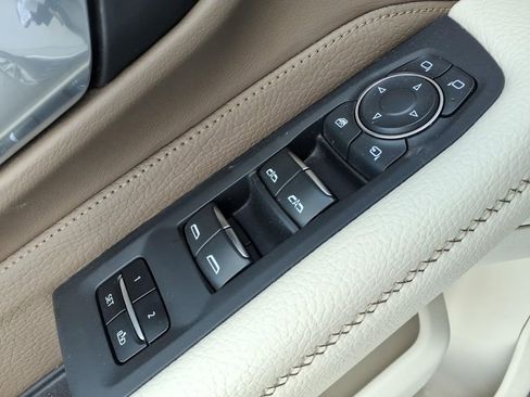 Used 2022 GMC Yukon Denali w/ Denali Ultimate Package image 17