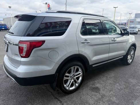 Used 2017 Ford Explorer XLT w/ Equipment Group 202A image 6