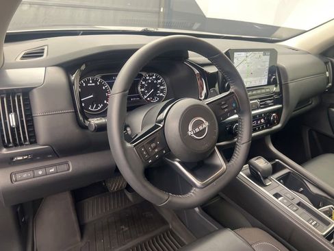 Used 2024 Nissan Pathfinder SL FWD image 22