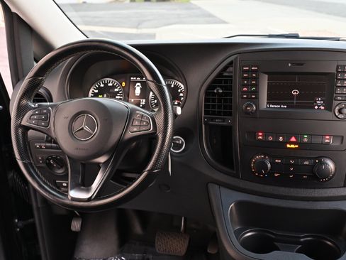 Used 2018 Mercedes-Benz Metris Passenger image 13