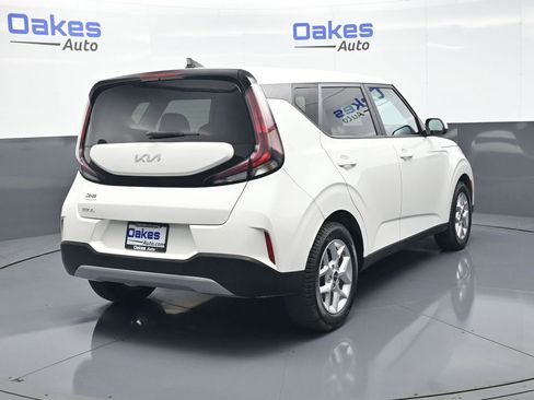Used 2023 Kia Soul LX w/ LX Technology Package FWD image 8
