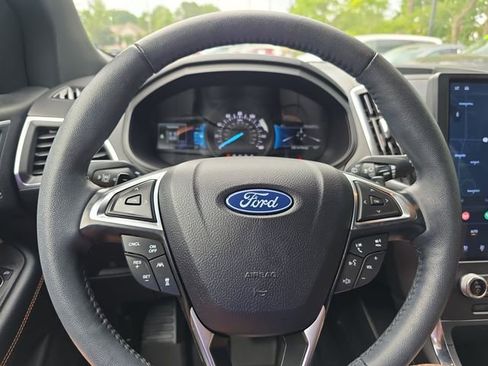 Used 2024 Ford Edge Titanium w/ Titanium Elite Package AWD/4WD image 18