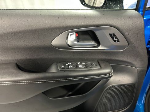 New 2026 Chrysler Pacifica Select image 12