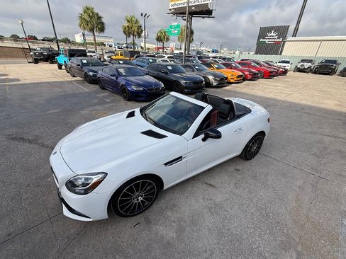 Used 2018 Mercedes-Benz SLC 300 w/ Premium 1 Package image 31