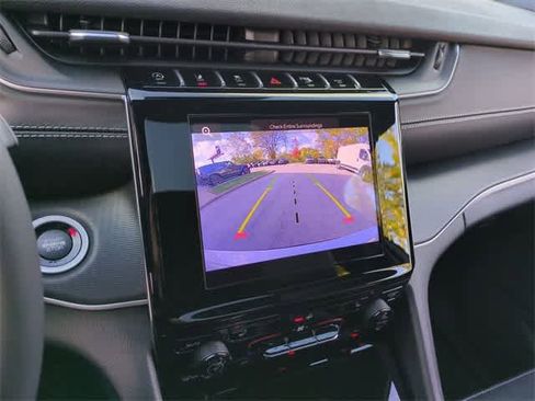 New 2025 Jeep Grand Cherokee L Altitude image 31