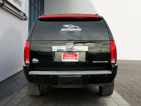 Used 2010 Cadillac Escalade Premium image 4