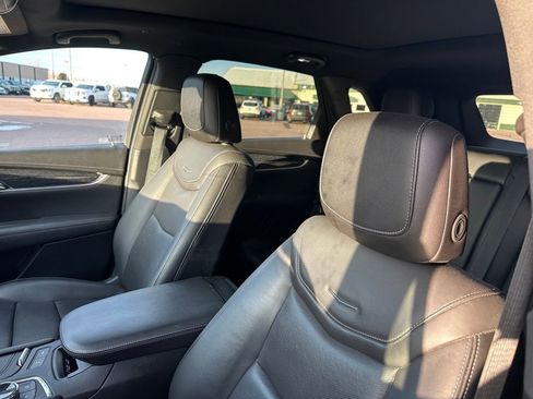 Used 2021 Cadillac XT5 Premium Luxury image 3
