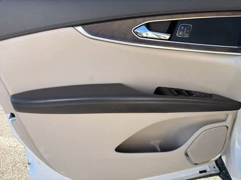 Used 2017 Lincoln MKX Reserve w/ Lincoln MKX Climate Package image 12