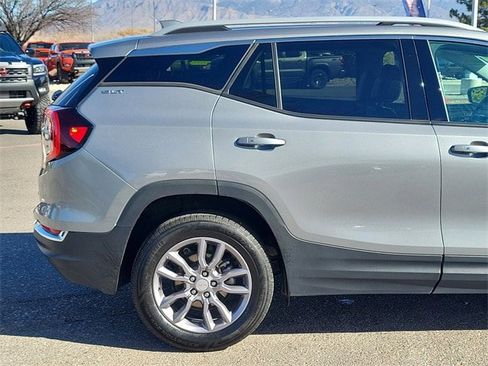 Used 2024 GMC Terrain SLT image 4