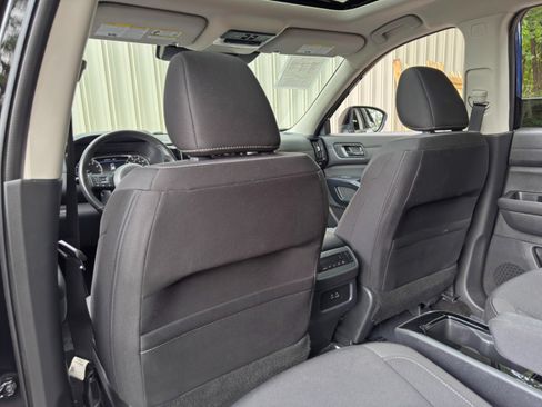 Used 2024 Nissan Pathfinder SV w/ SV Premium Package FWD image 32