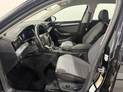 Used 2025 Volkswagen Jetta SE FWD image 14