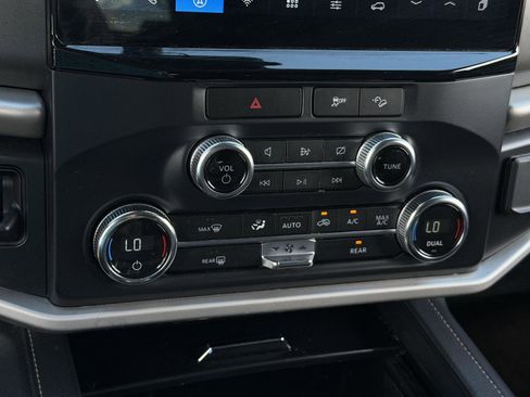 Used 2022 Ford Expedition Max XLT image 17