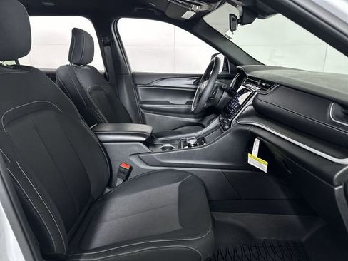 Used 2025 Jeep Grand Cherokee L Laredo RWD image 29