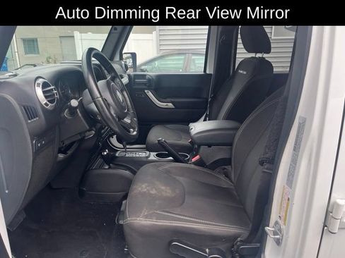 Used 2015 Jeep Wrangler Unlimited Rubicon AWD/4WD image 7
