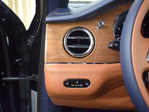 New 2026 Bentley Bentayga AWD/4WD image 32