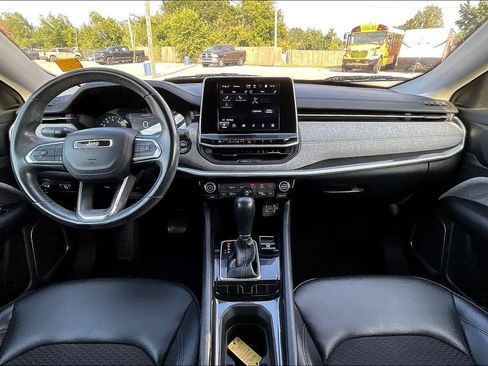 Used 2022 Jeep Compass Latitude w/ Convenience Group FWD image 5