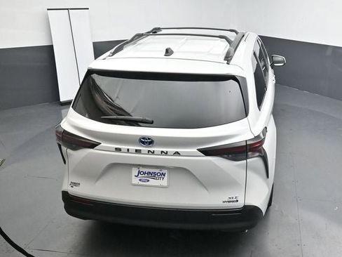 Used 2024 Toyota Sienna XLE FWD image 25