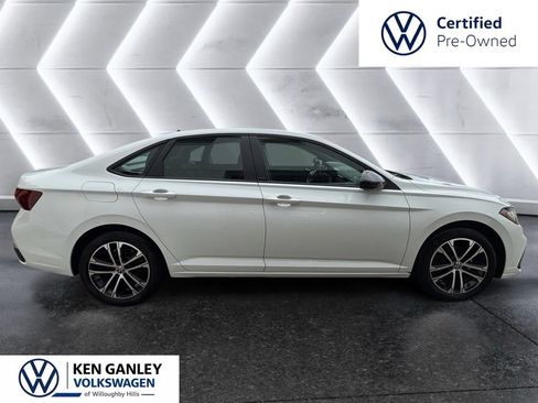 Used 2025 Volkswagen Jetta Sport FWD image 2