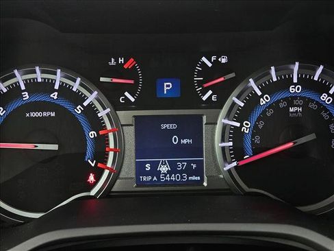 Used 2018 Toyota 4Runner SR5 Premium image 14