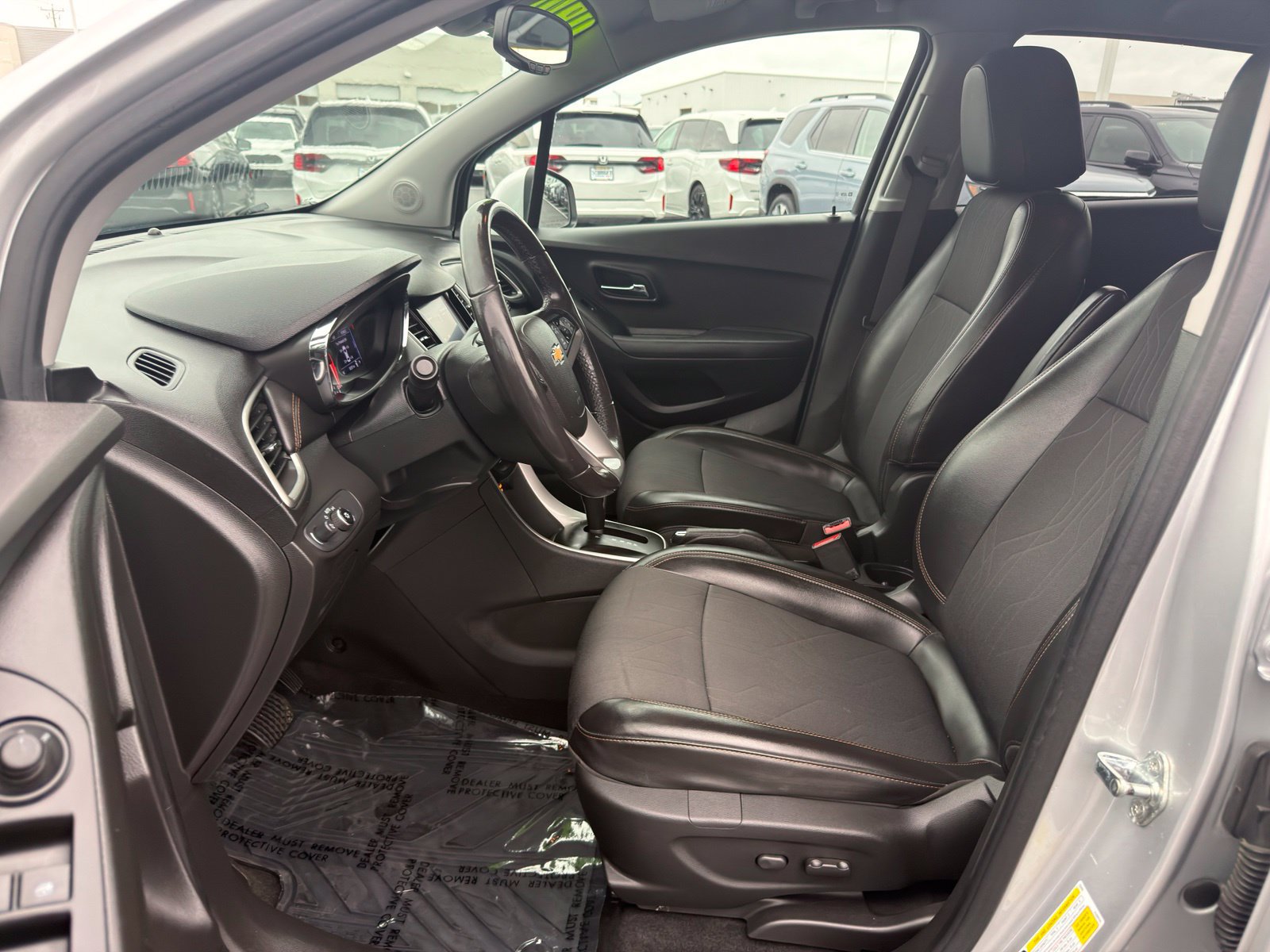 Used 2020 Chevrolet Trax LT w/ LT Convenience Package FWD image 10