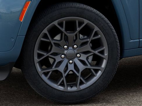 New 2026 Jeep Grand Cherokee Summit image 4