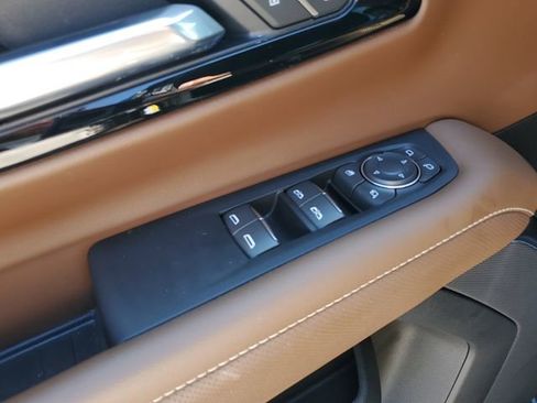 Used 2025 Chevrolet Tahoe High Country AWD/4WD image 20