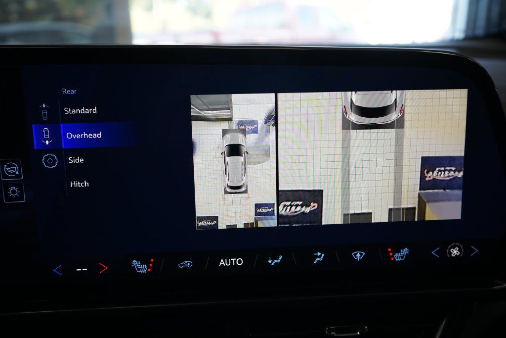 Used 2024 Chevrolet Equinox EV RS w/ Active Safety Package 3 FWD image 39