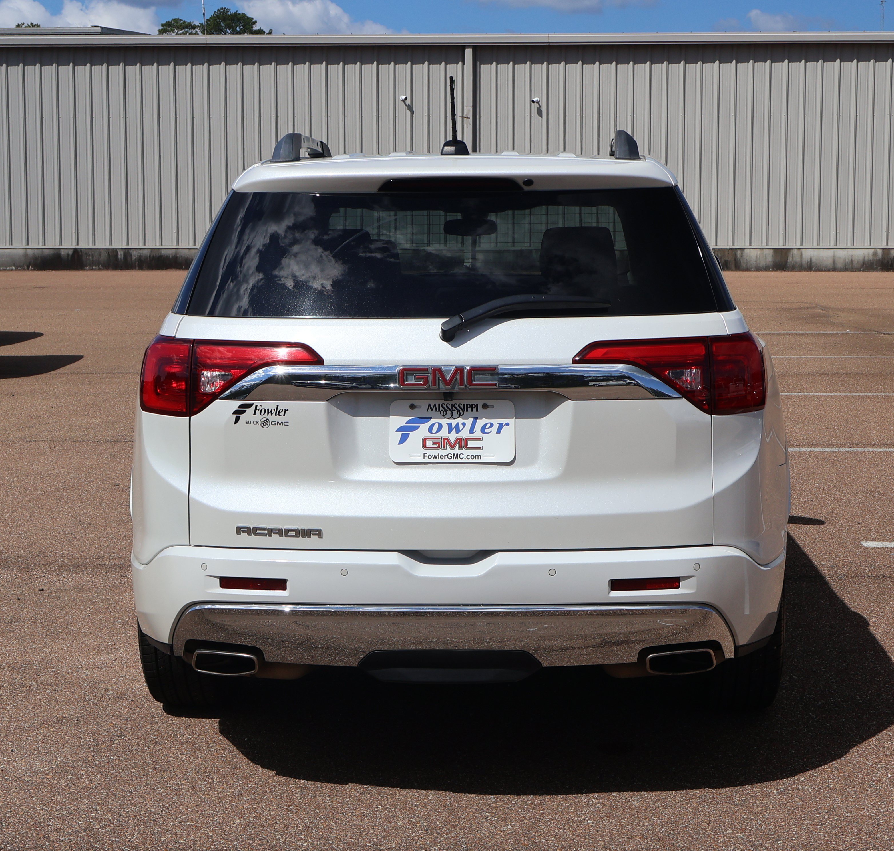 Used 2019 GMC Acadia Denali w/ Technology Package FWD image 4