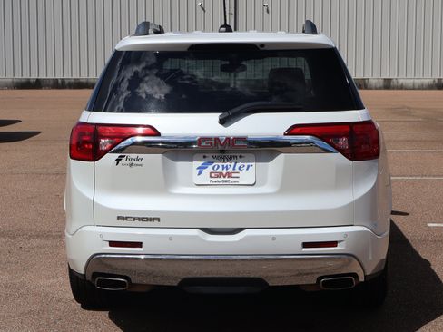 Used 2019 GMC Acadia Denali w/ Technology Package FWD image 4