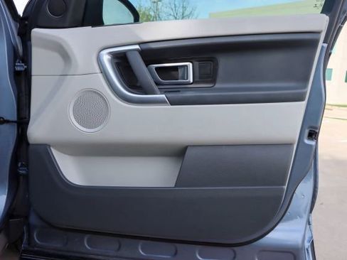Used 2018 Land Rover Discovery Sport SE image 9