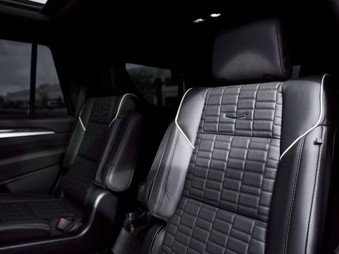 Used 2025 Cadillac Escalade V w/ LPO, ONYX Package image 54